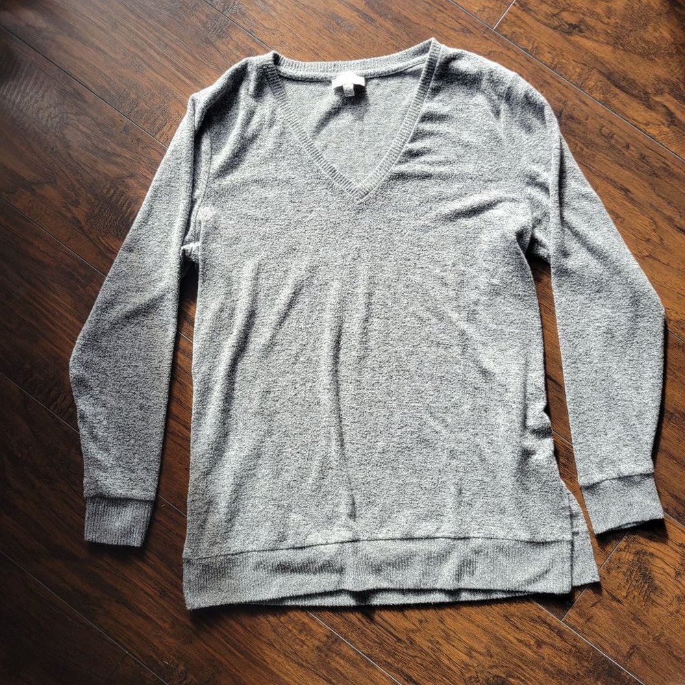 Lucky Brand Womans Heather Gray Flowy Soft V-Neck Long Sleeves Sweater Pullover